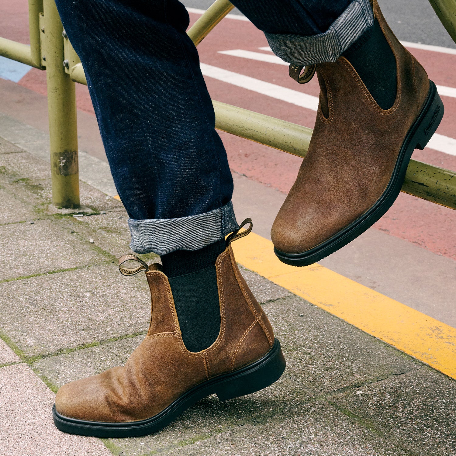Blundstone 2581 | Chisel Toe Tobacco Waxed Suede